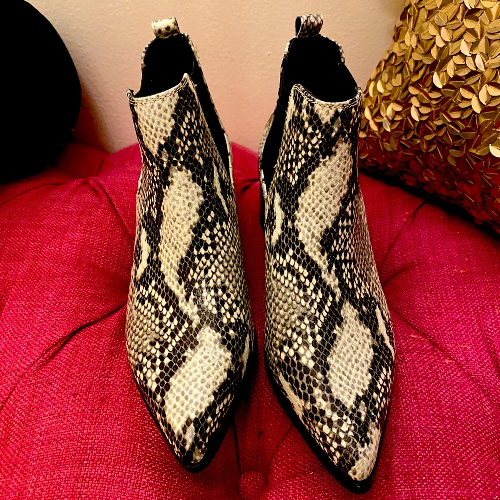 Like New Blondo Python Skin Ankle Boots Size 7.5
